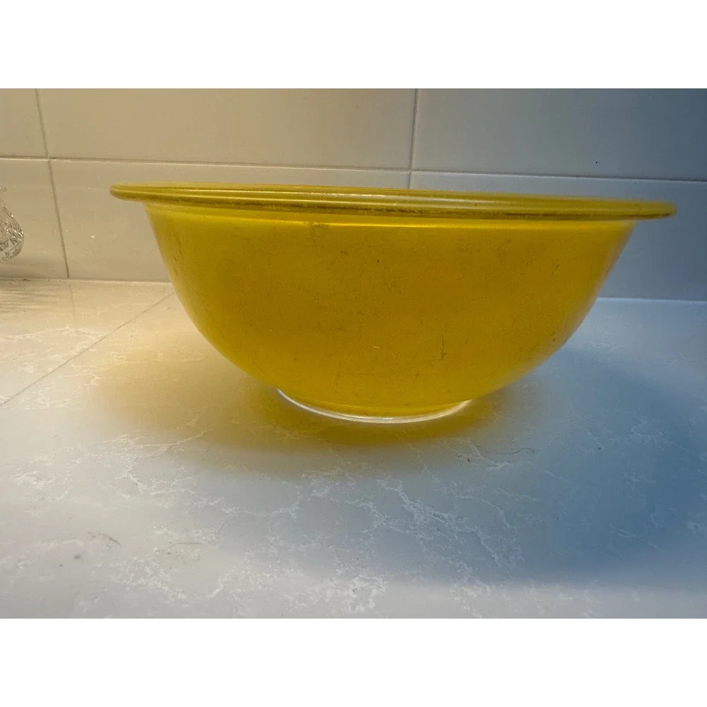 Pyrex vintage mixing